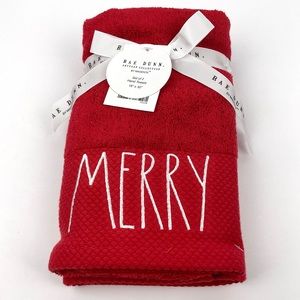 ⭐️FIRM PRICE⭐️ Rae Dunn MERRY Holiday Hand Towel - 2 pcs NWT 🎄🎅🏻